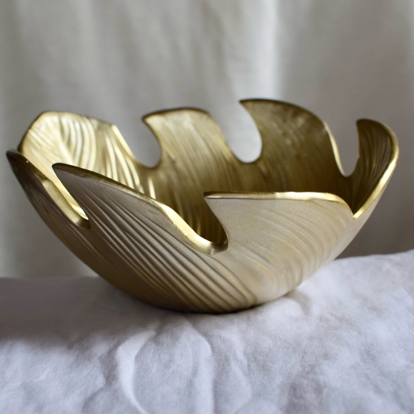 Monstera Leaf Gold Bowl - Picture 3 of 6